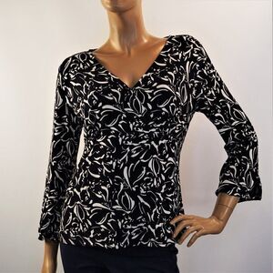 Casual Corner Stretch Top Black White Abstract Flutter Sleeve Size Medium